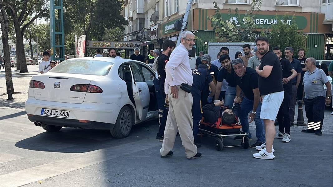 Konya merkezde kamyonet ve otomobil çarpıştı! Çok sayıda yaralı var 4